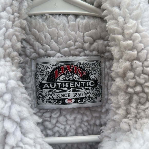 Vintage Levi's Sherpa Lined Trucker Style Red Tab Denim Jacket Sz S - Picture 3 of 12